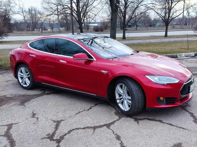 Красный Тесла Модель С, объемом двигателя 0 л и пробегом 191 тыс. км за 13000 $, фото 8 на Automoto.ua