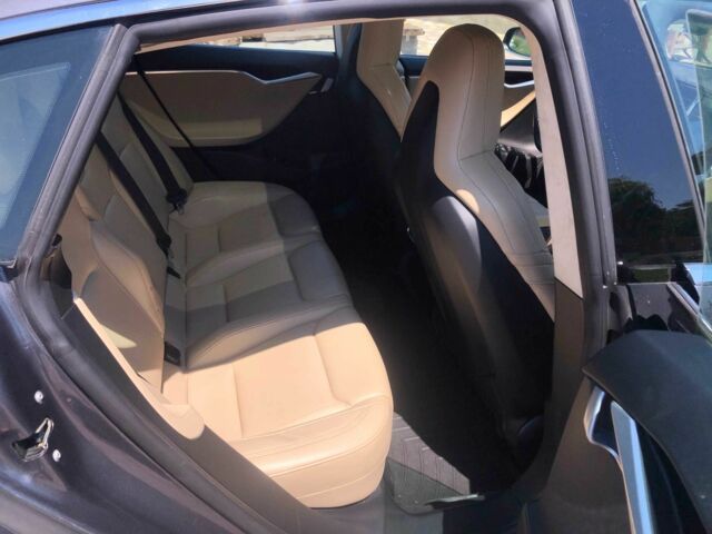 Червоний Тесла Модель С, об'ємом двигуна 0 л та пробігом 132 тис. км за 14999 $, фото 17 на Automoto.ua