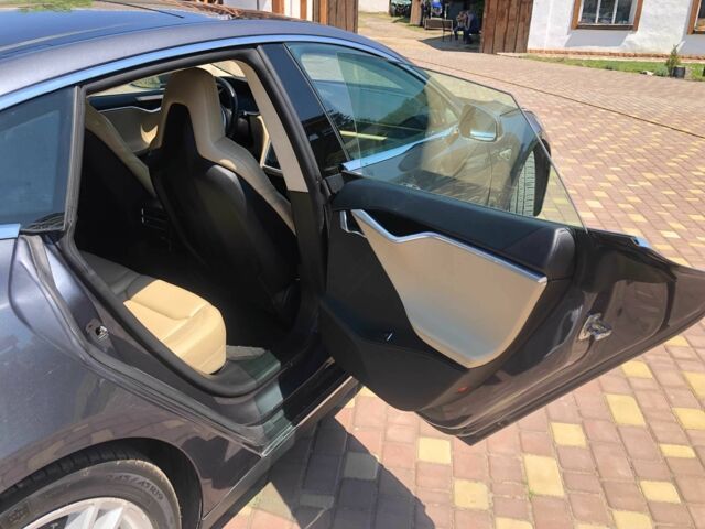 Червоний Тесла Модель С, об'ємом двигуна 0 л та пробігом 132 тис. км за 14999 $, фото 16 на Automoto.ua