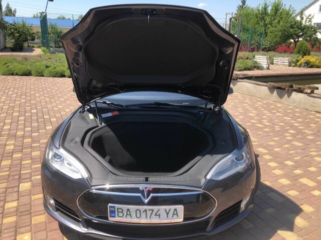 Червоний Тесла Модель С, об'ємом двигуна 0 л та пробігом 132 тис. км за 14999 $, фото 8 на Automoto.ua