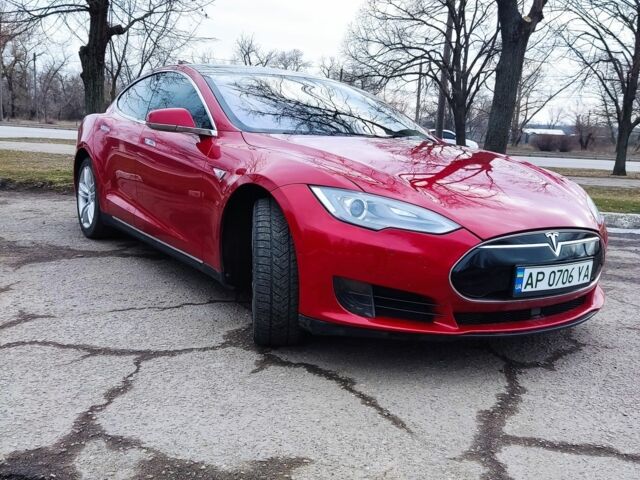 Красный Тесла Модель С, объемом двигателя 0 л и пробегом 191 тыс. км за 13000 $, фото 10 на Automoto.ua