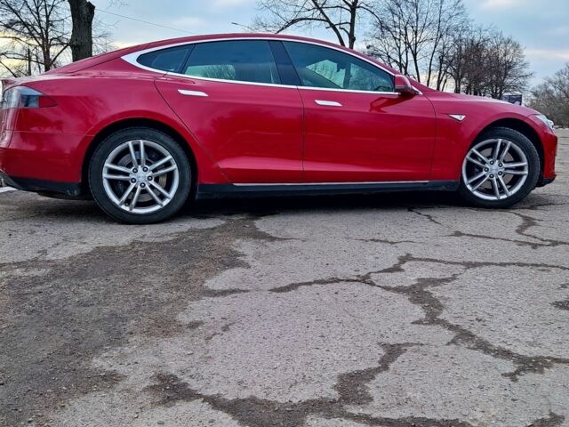 Красный Тесла Модель С, объемом двигателя 0 л и пробегом 191 тыс. км за 13000 $, фото 7 на Automoto.ua