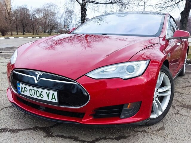 Красный Тесла Модель С, объемом двигателя 0 л и пробегом 191 тыс. км за 13000 $, фото 12 на Automoto.ua