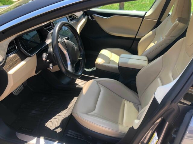 Червоний Тесла Модель С, об'ємом двигуна 0 л та пробігом 132 тис. км за 14999 $, фото 12 на Automoto.ua