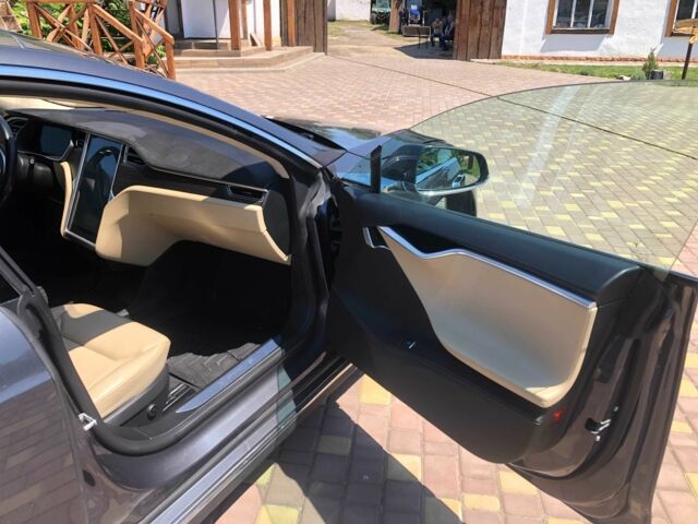 Червоний Тесла Модель С, об'ємом двигуна 0 л та пробігом 132 тис. км за 14999 $, фото 18 на Automoto.ua