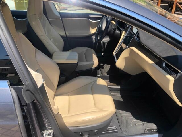 Червоний Тесла Модель С, об'ємом двигуна 0 л та пробігом 132 тис. км за 14999 $, фото 19 на Automoto.ua