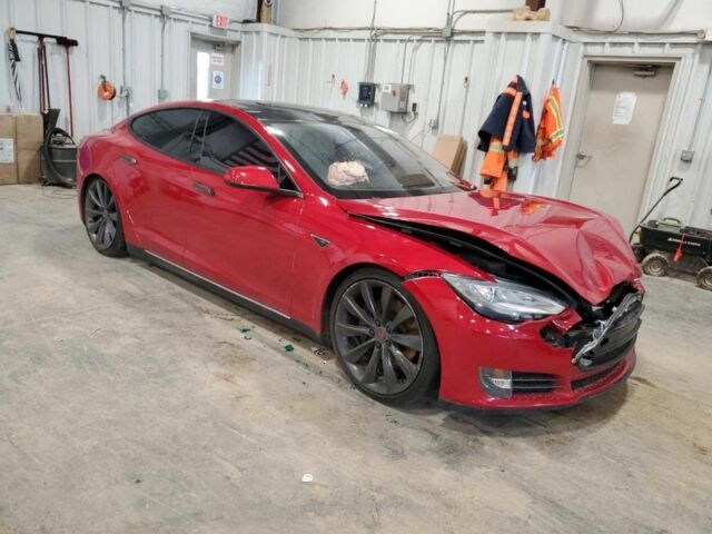 Красный Тесла Модель С, объемом двигателя 0 л и пробегом 150 тыс. км за 8300 $, фото 2 на Automoto.ua
