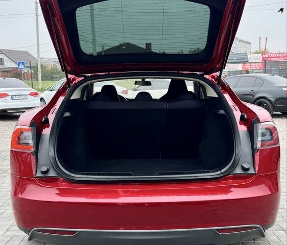 Червоний Тесла Модель С, об'ємом двигуна 0 л та пробігом 68 тис. км за 12900 $, фото 5 на Automoto.ua