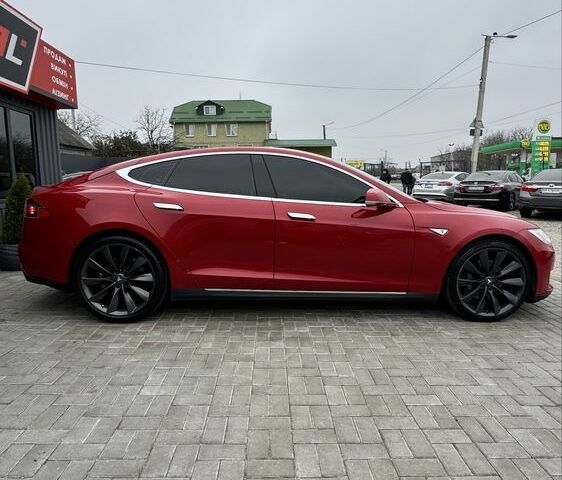 Червоний Тесла Модель С, об'ємом двигуна 0 л та пробігом 68 тис. км за 12900 $, фото 2 на Automoto.ua