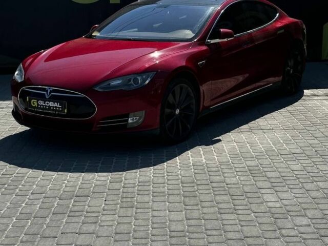 Красный Тесла Модель С, объемом двигателя 0 л и пробегом 306 тыс. км за 11000 $, фото 1 на Automoto.ua