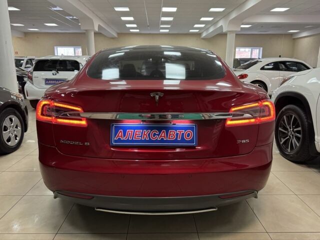Красный Тесла Модель С, объемом двигателя 0 л и пробегом 170 тыс. км за 13800 $, фото 2 на Automoto.ua