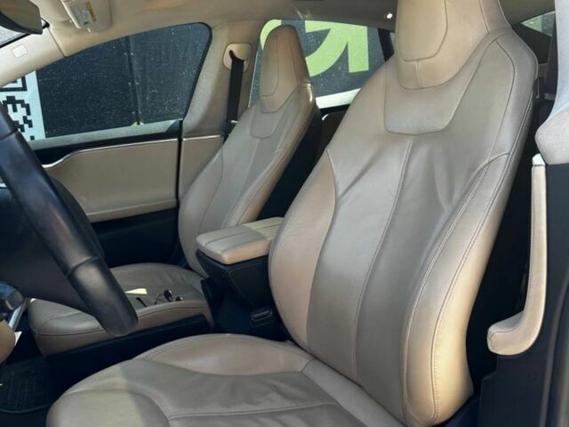 Красный Тесла Модель С, объемом двигателя 0 л и пробегом 306 тыс. км за 11000 $, фото 3 на Automoto.ua