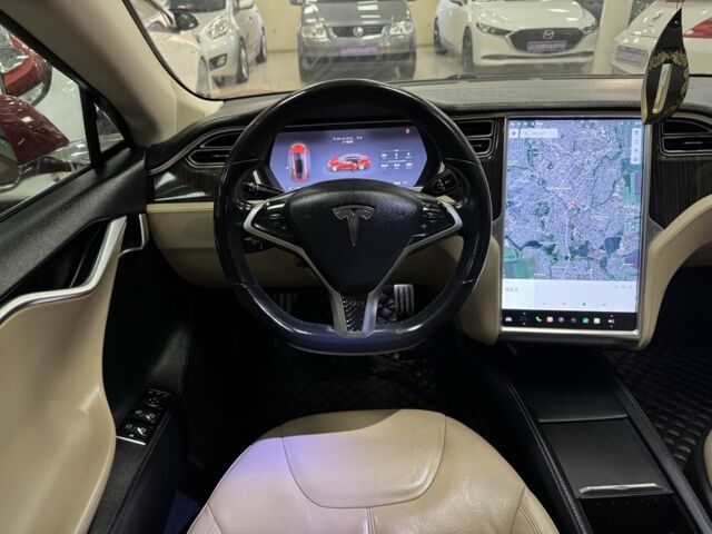 Красный Тесла Модель С, объемом двигателя 0 л и пробегом 170 тыс. км за 13800 $, фото 13 на Automoto.ua