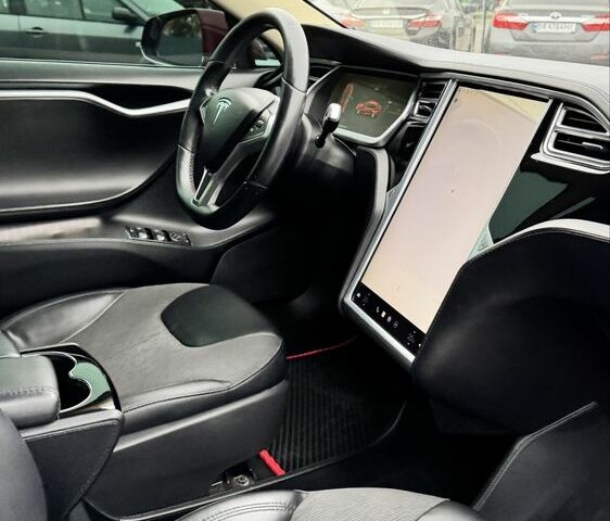 Червоний Тесла Модель С, об'ємом двигуна 0 л та пробігом 68 тис. км за 12900 $, фото 18 на Automoto.ua