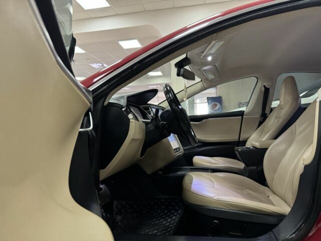 Красный Тесла Модель С, объемом двигателя 0 л и пробегом 170 тыс. км за 13800 $, фото 11 на Automoto.ua