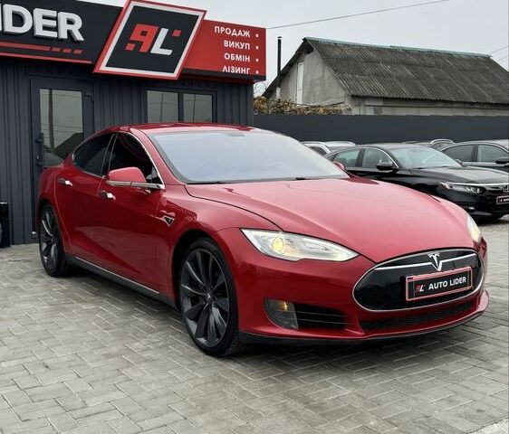 Червоний Тесла Модель С, об'ємом двигуна 0 л та пробігом 68 тис. км за 12900 $, фото 1 на Automoto.ua