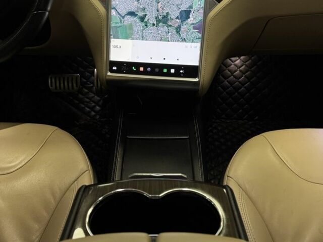 Красный Тесла Модель С, объемом двигателя 0 л и пробегом 170 тыс. км за 13800 $, фото 14 на Automoto.ua