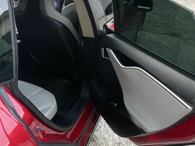 Красный Тесла Модель С, объемом двигателя 0 л и пробегом 199 тыс. км за 12999 $, фото 9 на Automoto.ua