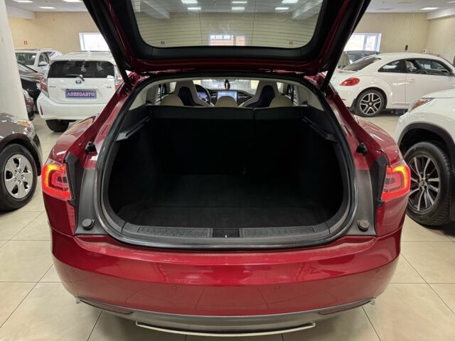 Красный Тесла Модель С, объемом двигателя 0 л и пробегом 170 тыс. км за 13800 $, фото 3 на Automoto.ua