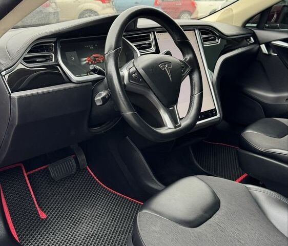Червоний Тесла Модель С, об'ємом двигуна 0 л та пробігом 68 тис. км за 12900 $, фото 10 на Automoto.ua