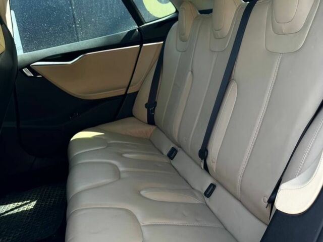 Красный Тесла Модель С, объемом двигателя 0 л и пробегом 306 тыс. км за 11000 $, фото 5 на Automoto.ua