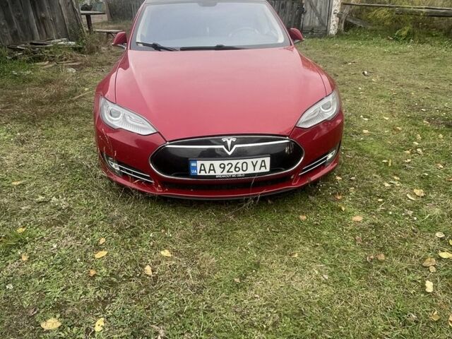 Красный Тесла Модель С, объемом двигателя 0 л и пробегом 140 тыс. км за 14000 $, фото 1 на Automoto.ua