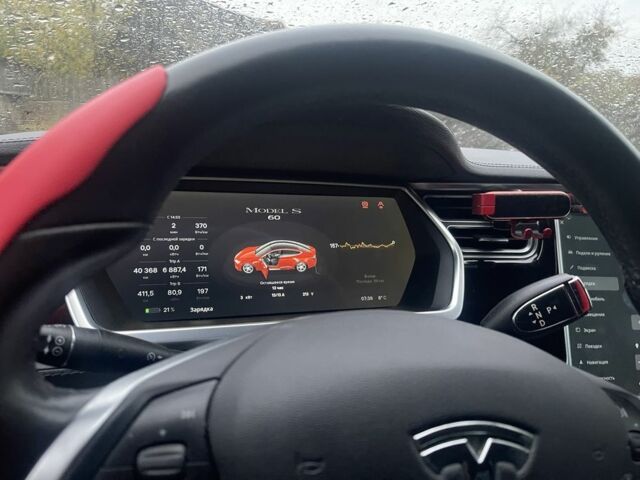 Красный Тесла Модель С, объемом двигателя 0 л и пробегом 140 тыс. км за 14000 $, фото 5 на Automoto.ua