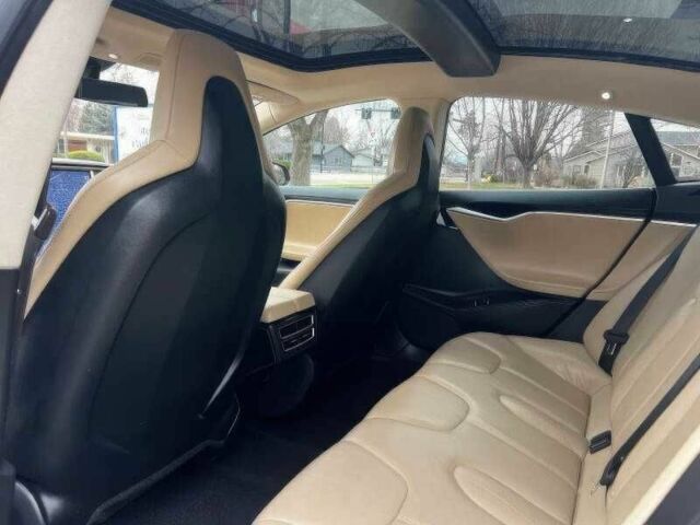 Червоний Тесла Модель С, об'ємом двигуна 0 л та пробігом 143 тис. км за 5000 $, фото 9 на Automoto.ua