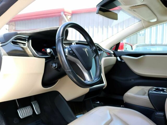 Червоний Тесла Модель С, об'ємом двигуна 0 л та пробігом 98 тис. км за 10500 $, фото 8 на Automoto.ua