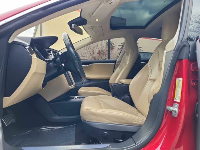 Красный Тесла Модель С, объемом двигателя 0 л и пробегом 76 тыс. км за 9000 $, фото 8 на Automoto.ua