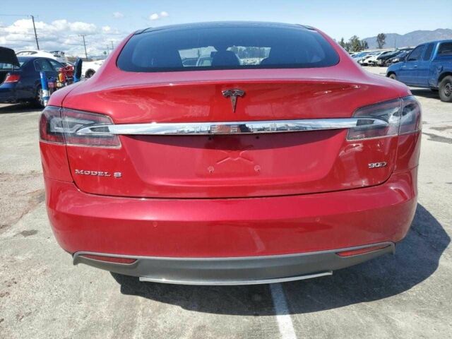 Червоний Тесла Модель С, об'ємом двигуна 0 л та пробігом 76 тис. км за 6800 $, фото 2 на Automoto.ua