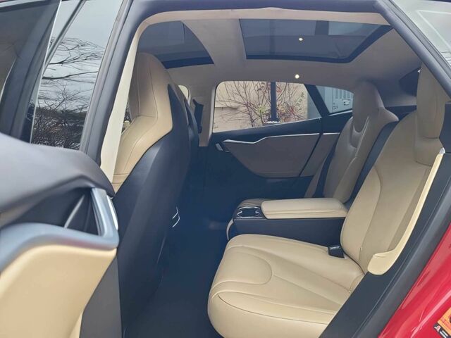 Красный Тесла Модель С, объемом двигателя 0 л и пробегом 76 тыс. км за 9000 $, фото 11 на Automoto.ua