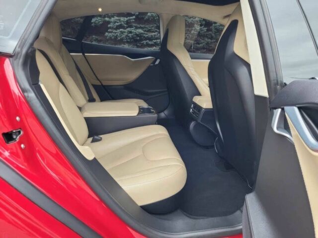 Красный Тесла Модель С, объемом двигателя 0 л и пробегом 75 тыс. км за 9500 $, фото 14 на Automoto.ua