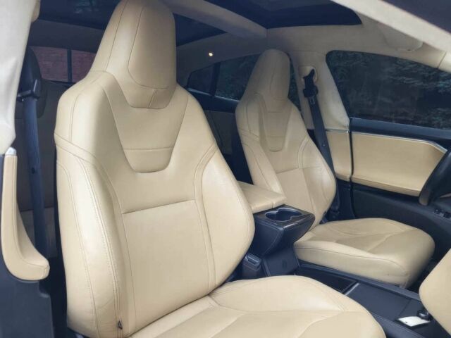 Красный Тесла Модель С, объемом двигателя 0 л и пробегом 75 тыс. км за 9500 $, фото 11 на Automoto.ua