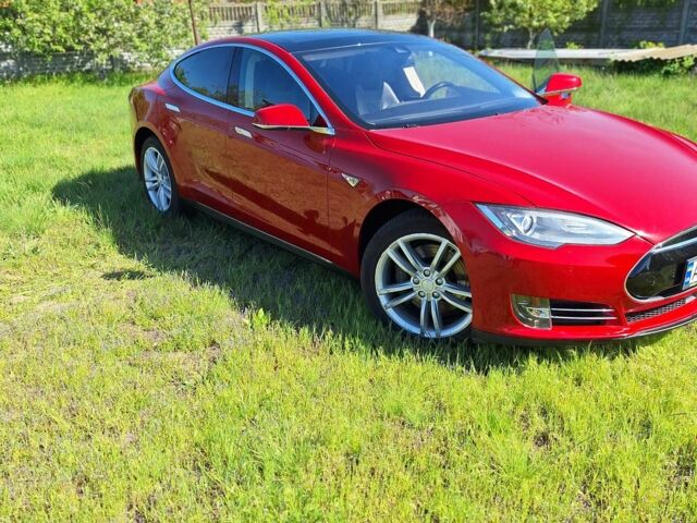 Красный Тесла Модель С, объемом двигателя 0 л и пробегом 73 тыс. км за 18520 $, фото 2 на Automoto.ua