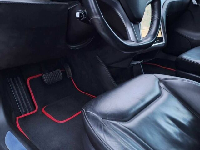 Красный Тесла Модель С, объемом двигателя 0 л и пробегом 73 тыс. км за 18520 $, фото 3 на Automoto.ua