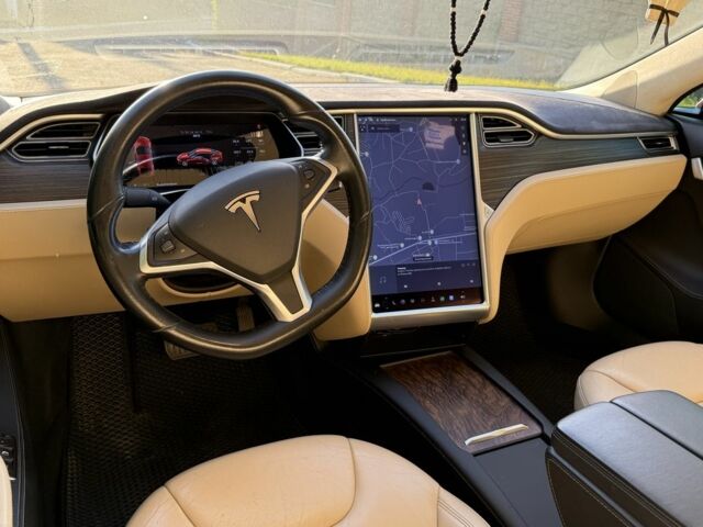 Красный Тесла Модель С, объемом двигателя 0 л и пробегом 110 тыс. км за 15000 $, фото 5 на Automoto.ua