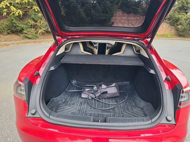 Красный Тесла Модель С, объемом двигателя 0 л и пробегом 76 тыс. км за 9000 $, фото 13 на Automoto.ua