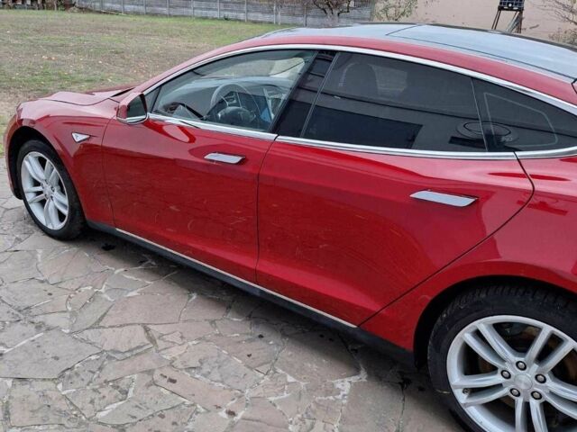 Красный Тесла Модель С, объемом двигателя 0 л и пробегом 73 тыс. км за 18520 $, фото 1 на Automoto.ua