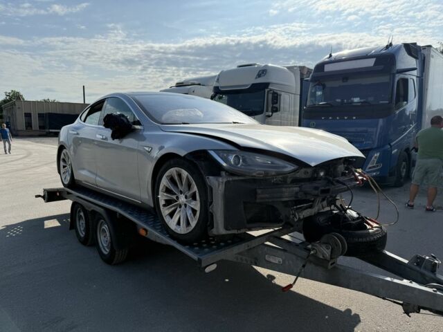 Красный Тесла Модель С, объемом двигателя 0 л и пробегом 104 тыс. км за 10805 $, фото 3 на Automoto.ua