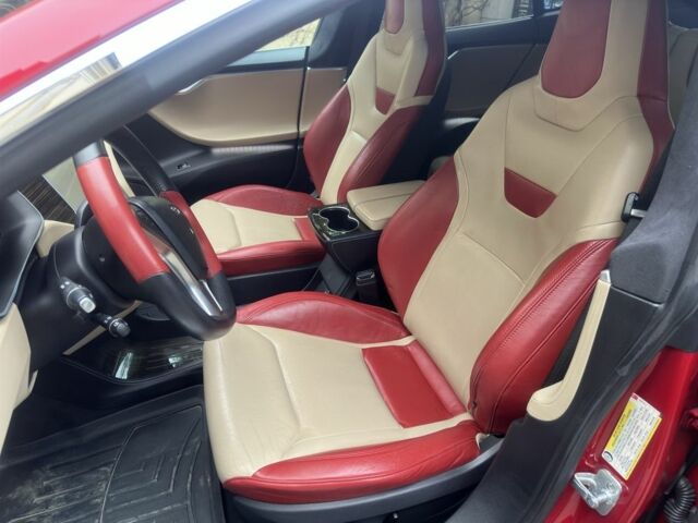 Красный Тесла Модель С, объемом двигателя 0 л и пробегом 75 тыс. км за 15500 $, фото 11 на Automoto.ua