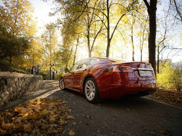 Червоний Тесла Модель С, об'ємом двигуна 0 л та пробігом 122 тис. км за 18500 $, фото 2 на Automoto.ua