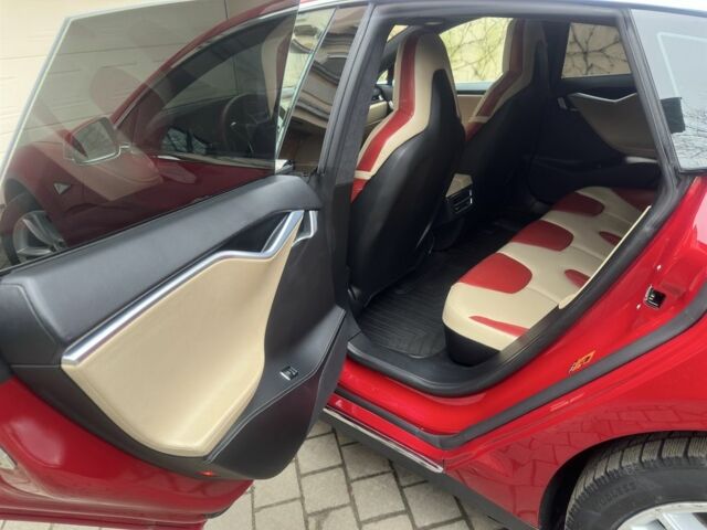 Красный Тесла Модель С, объемом двигателя 0 л и пробегом 75 тыс. км за 15500 $, фото 7 на Automoto.ua