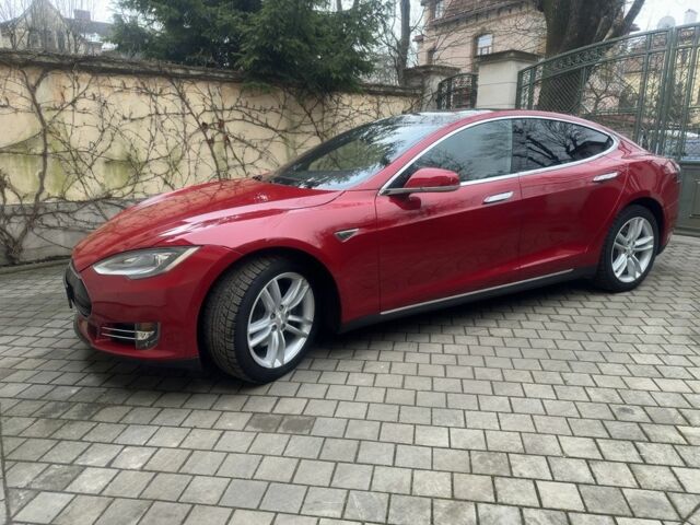 Красный Тесла Модель С, объемом двигателя 0 л и пробегом 75 тыс. км за 15500 $, фото 2 на Automoto.ua
