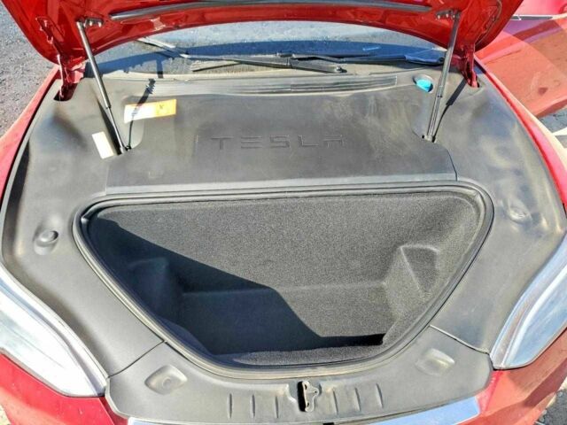 Красный Тесла Модель С, объемом двигателя 0 л и пробегом 68 тыс. км за 3000 $, фото 10 на Automoto.ua