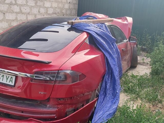 Червоний Тесла Модель С, об'ємом двигуна 0 л та пробігом 130 тис. км за 5500 $, фото 1 на Automoto.ua