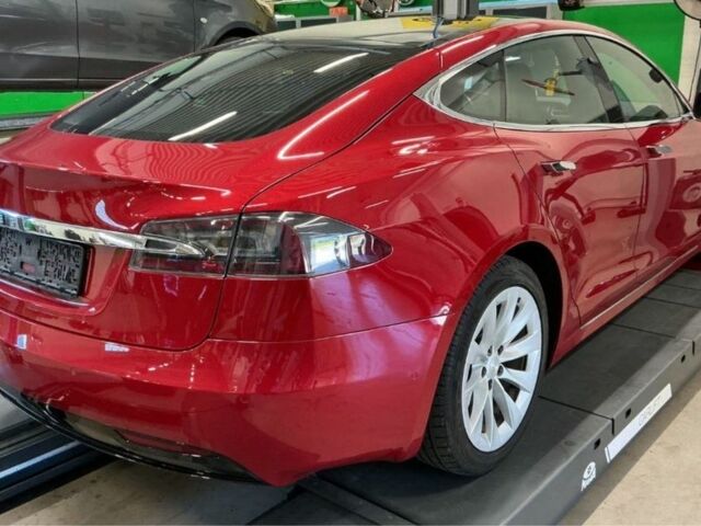 Красный Тесла Модель С, объемом двигателя 0 л и пробегом 160 тыс. км за 15900 $, фото 5 на Automoto.ua