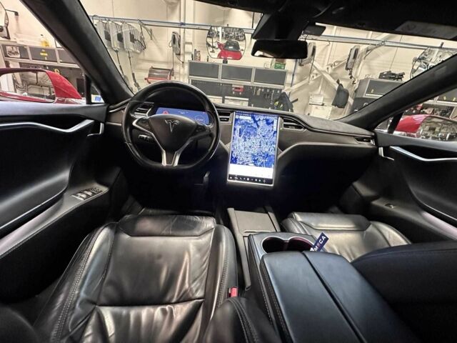 Красный Тесла Модель С, объемом двигателя 0 л и пробегом 142 тыс. км за 16900 $, фото 8 на Automoto.ua
