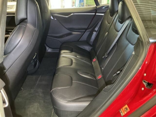 Красный Тесла Модель С, объемом двигателя 0 л и пробегом 160 тыс. км за 15900 $, фото 10 на Automoto.ua