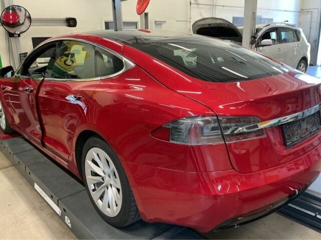 Красный Тесла Модель С, объемом двигателя 0 л и пробегом 160 тыс. км за 15900 $, фото 4 на Automoto.ua